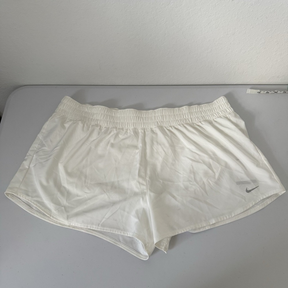 NWT Nike One Women's Dri-FIT Mid-Rise 3 Brief-Lined Shorts White DX6010-100 2XL